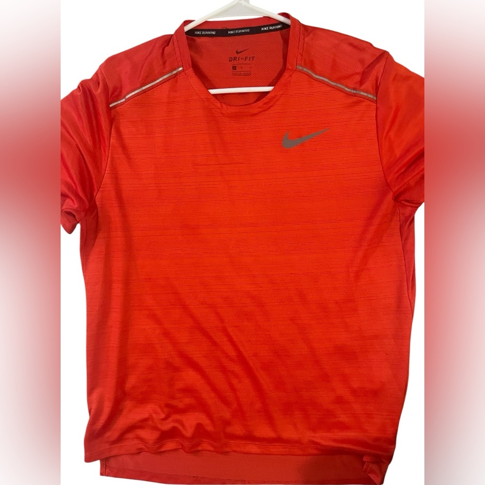 Nike Men's Bright Red Short Sleeve Tee